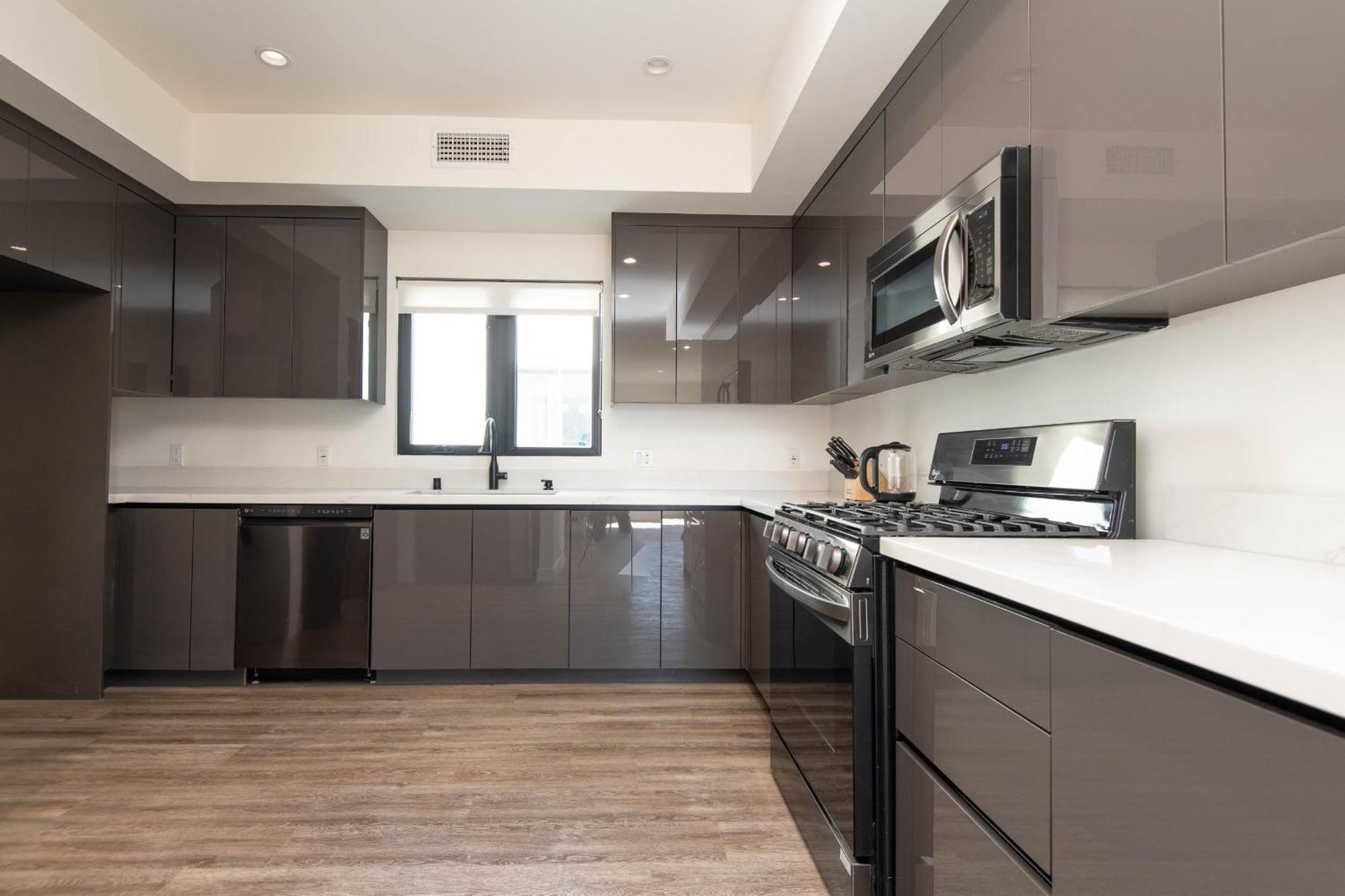 Regency Modern Apartments Glendale Exterior photo
