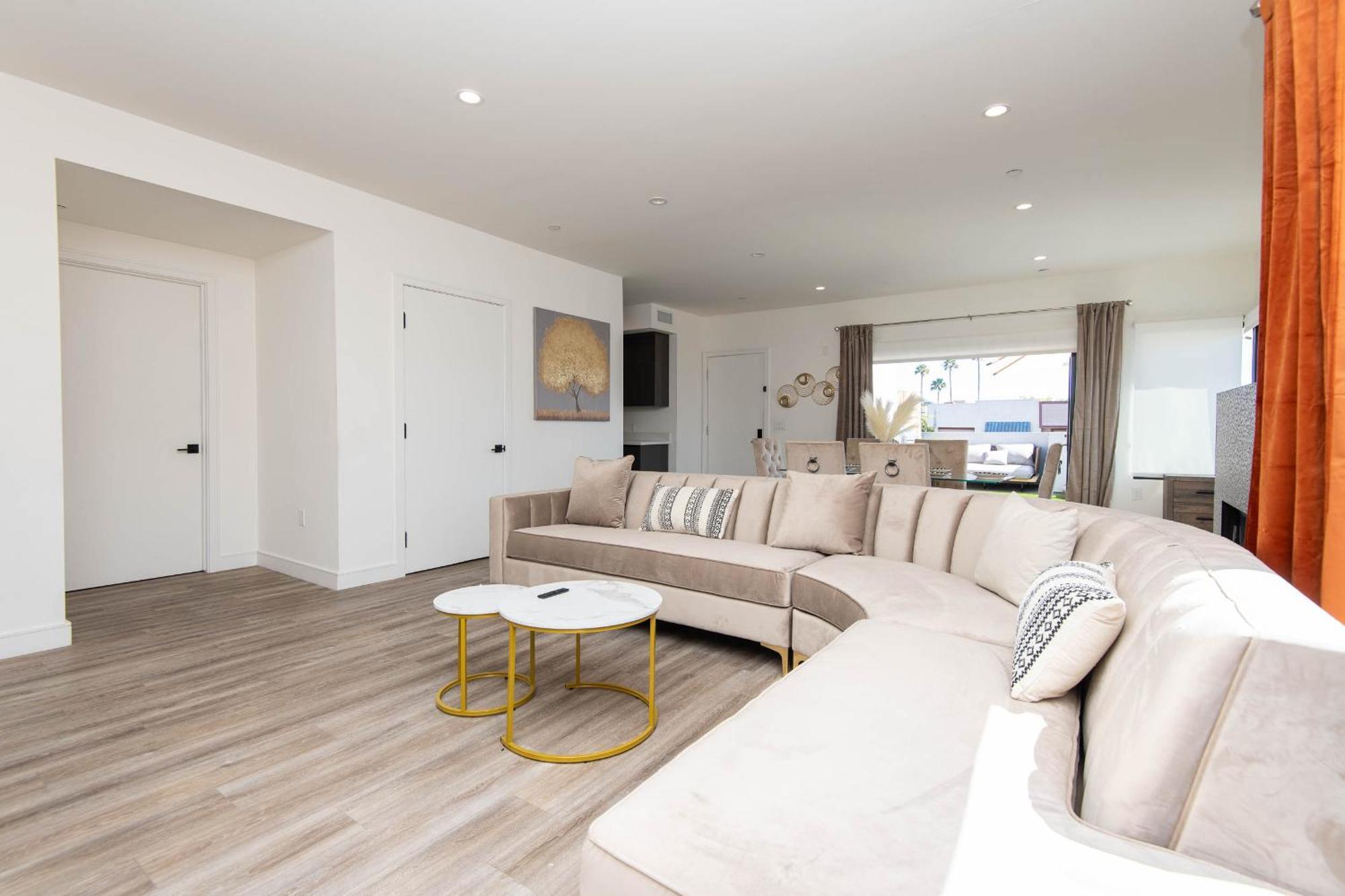 Regency Modern Apartments Glendale Exterior photo